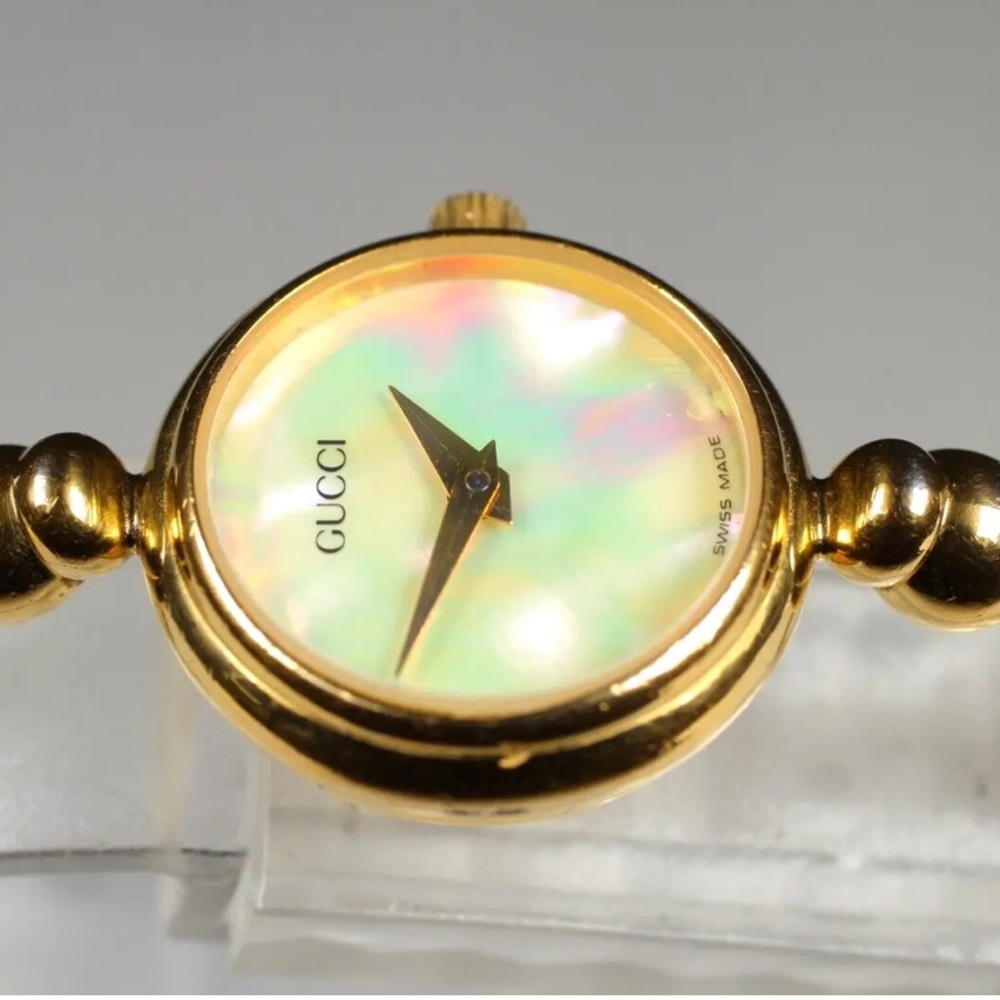 Gorgeous Gucci Pearl and Gold Watch - Picture 5 of 9